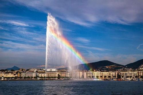 人工喷泉吃瓜,人工喷泉下的夏日吃瓜盛宴