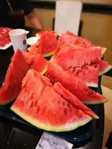 宁夏喝酒吃瓜,畅饮美酒，品味瓜果盛宴