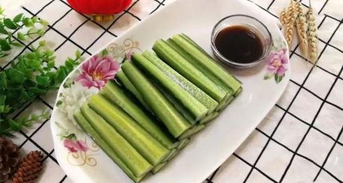 宁夏喝酒吃瓜,畅饮美酒，品味瓜果盛宴