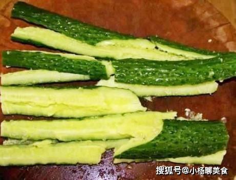 小脆瓜是乳瓜吗怎么吃,乳瓜的别称，美味吃法大揭秘