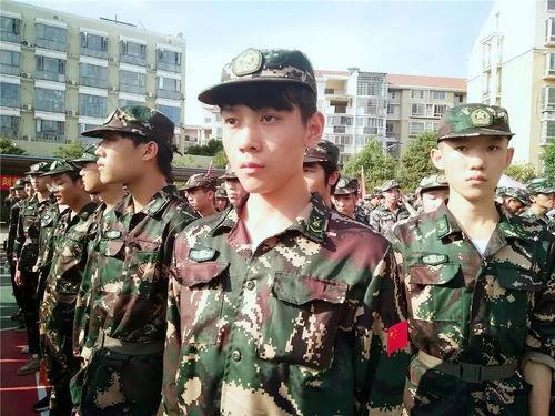 邯郸军训跳舞吃瓜