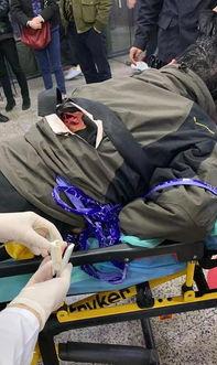 夏天吃瓜拍照男生,青春男生夏日吃瓜拍照瞬间