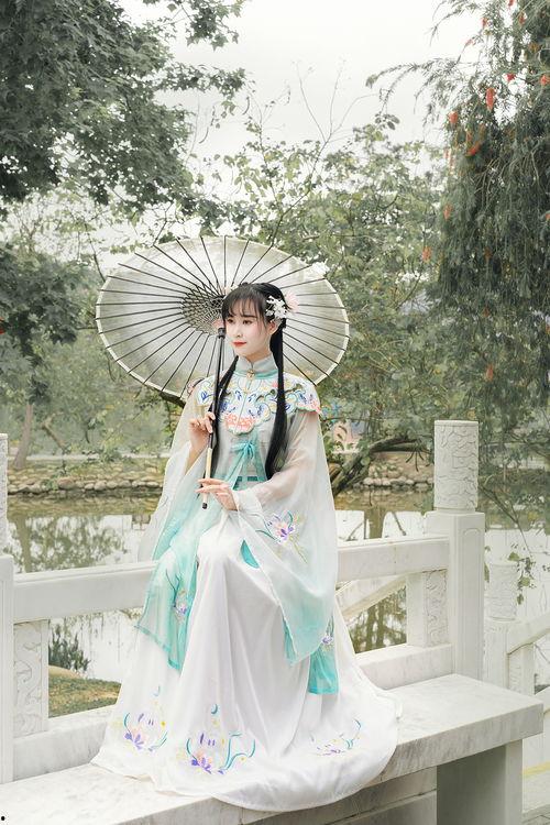 汉服模特吃瓜事件,网络舆论下的文化碰撞与反思